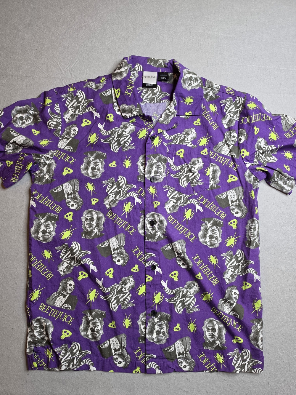 Beetlejuice Men's Purple Graphic Camp Shirt Size Medium Pattern All Over - Picture 2 of 7
